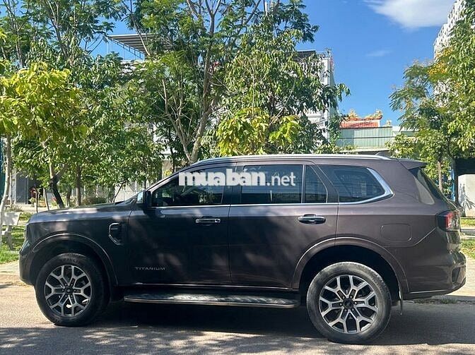 Ford Everest Titanium 2022 83.000km Nâu