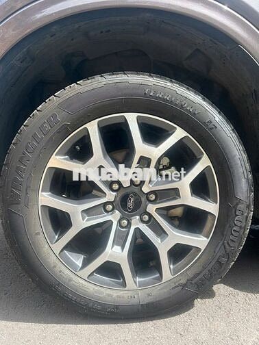 Ford Everest Titanium 2022 83.000km Nâu