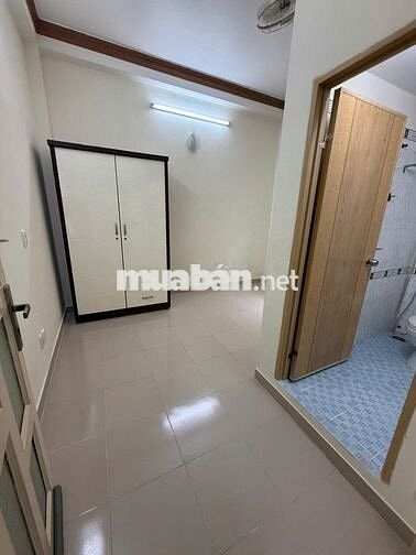 Quận 10, cho thuê phòng tiện nghi, máy lạnh, toilet riêng, tủ lạnh...