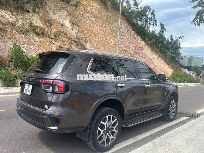 Ford Everest Titanium 2022 83.000km Nâu