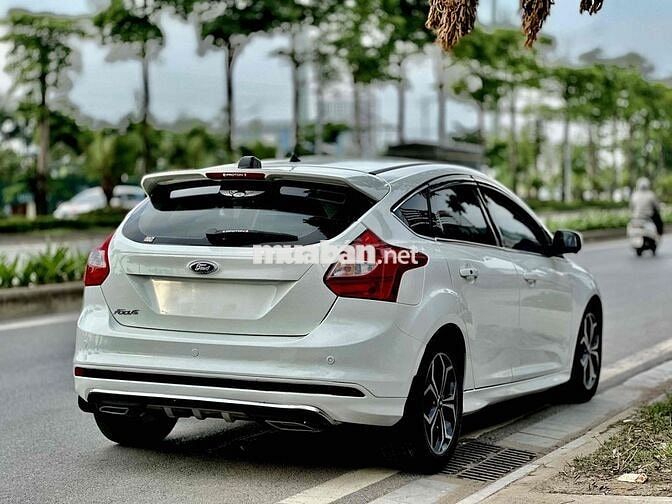 Ford Focus 2.0S 2014 Số tự động Trắng