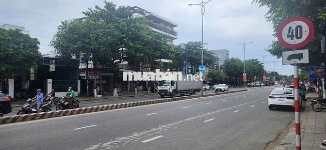 BÁN NHÀ MẶT TIỀN CÁCH MẠNG THÁNG 8