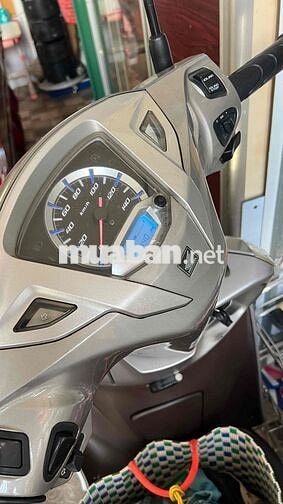 cần bán xe Lead 125cc , xe êm , lợi xăng .