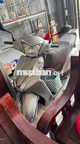 cần bán xe Lead 125cc , xe êm , lợi xăng .