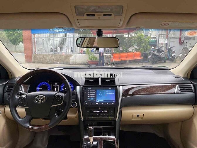 Toyota Camry 2.0E 2015, đen, biển TP(giảm từ 10tr)