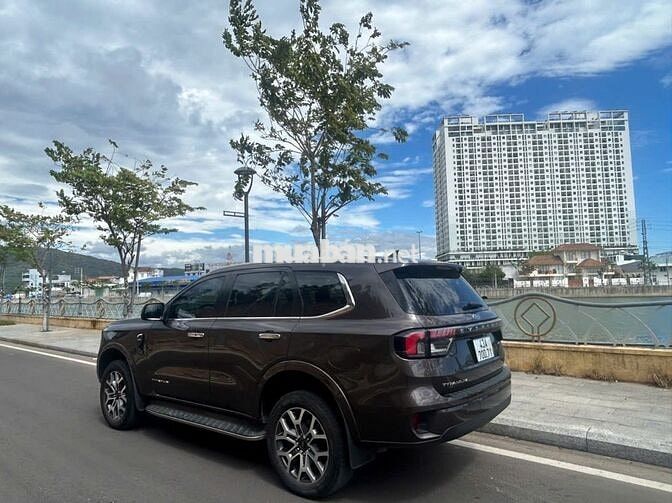Ford Everest Titanium 2022 83.000km Nâu