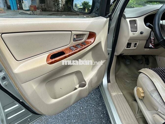 Toyota Innova 8 chỗ Sàn Xăng Bạc