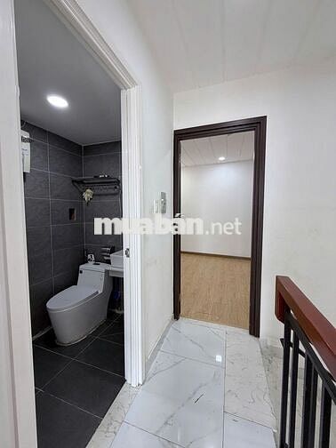 CẦN BÁN CĂN NHÀ MỚI XÂY, NỘI THẤT CƠ BẢN 