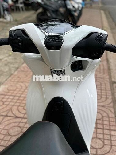 Honda SH 150cc 2022 Trắng Ngọc Trinh