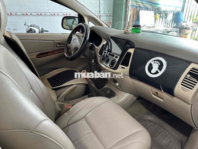 Toyota Innova 8 chỗ Sàn Xăng Bạc