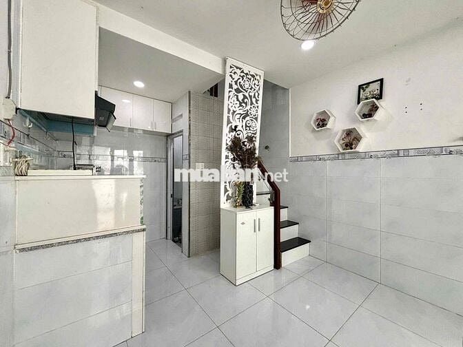 CHO THUÊ NNC HẺM LỚN Ô TÔ NGAY NGUYỄN TRÃI QUẬN 1