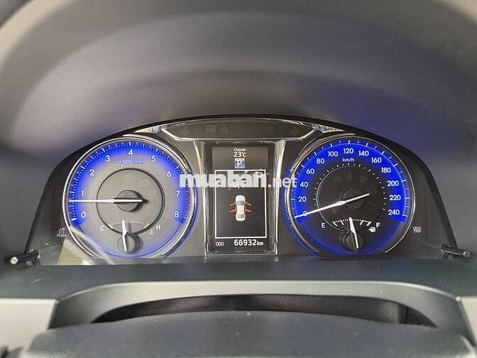 Toyota Camry 2.0 E 2018 Trắng 67000km