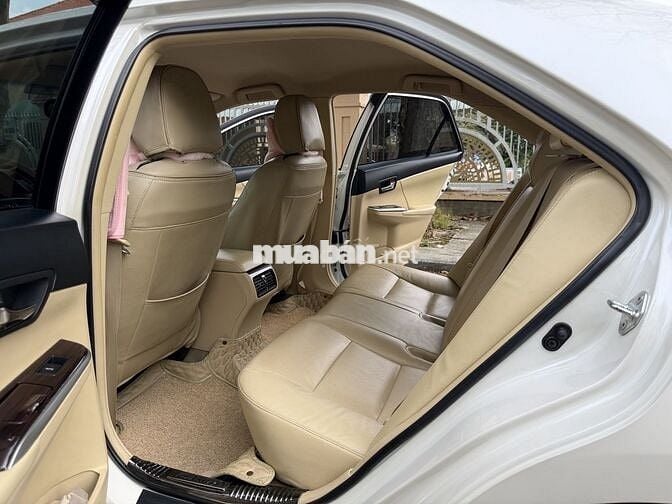 Toyota Camry 2.0 E 2018 Trắng 67000km