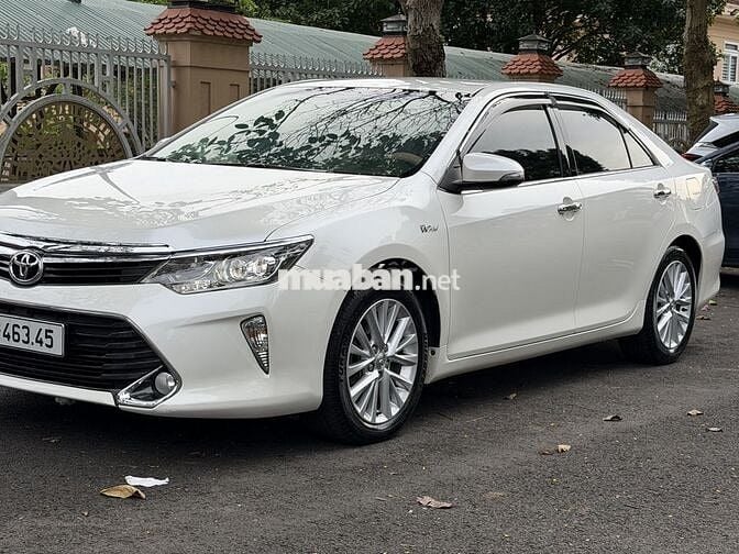 Toyota Camry 2.0 E 2018 Trắng 67000km