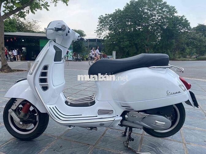 Piaggio Vespa GTS Trắng