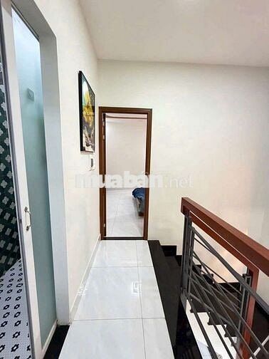 Cho thuê ở lâu dài nhà chủ sơn lại sạch sẽ