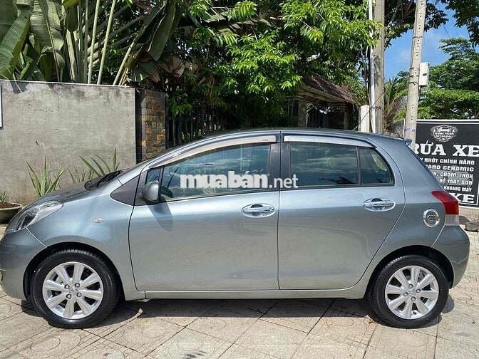 Toyota Yaris 2010 1.3AT Tự động Xám