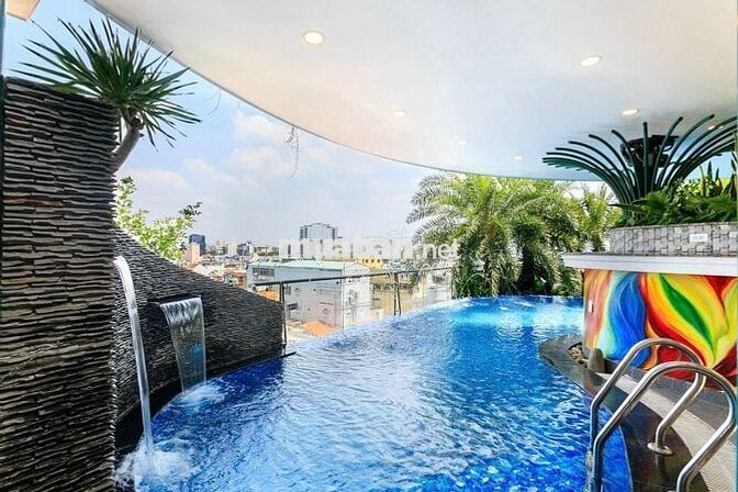 Free Gym + hồ bơi + nước + dịch vụ + Vệ sinh phòng 2 l/tuần -Thang máy