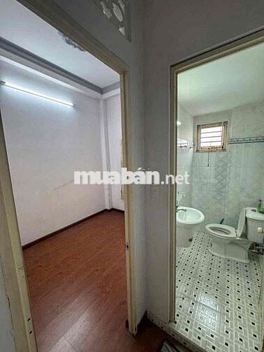 NHÀ HẺM XE TẢI 1358// QUANG TRUNG - 3 TẦNG 3 PHÒNG NGỦ GIÁ 10TR