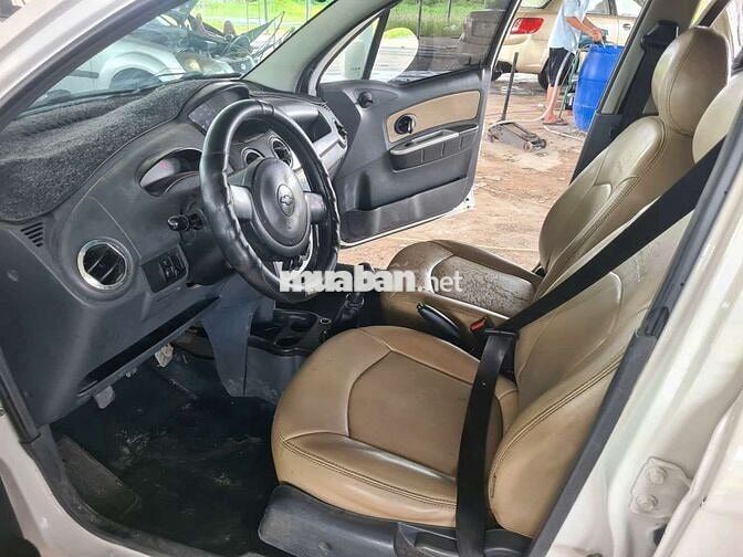 Chevrolet Spark Trắng 5 chỗ