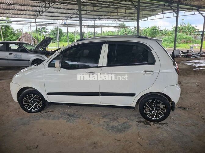 Chevrolet Spark Trắng 5 chỗ