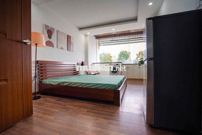 Cho thuê căn hộ ban công - máy giặt riêng mặt tiền Trường Sa Q3