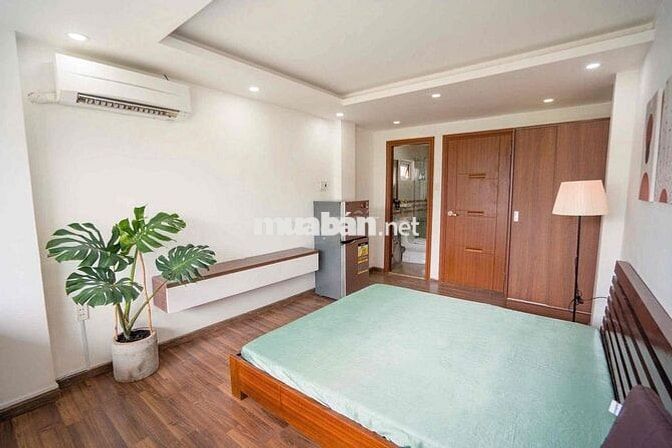 Cho thuê căn hộ ban công - máy giặt riêng mặt tiền Trường Sa Q3