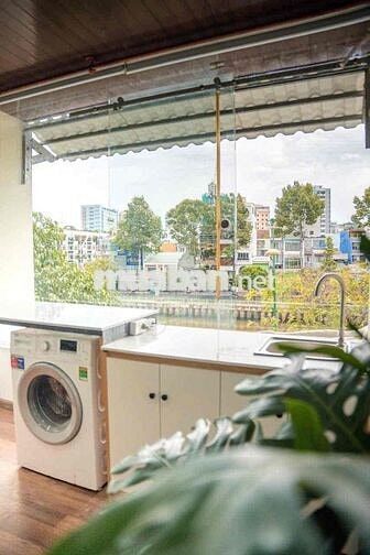 Cho thuê căn hộ ban công - máy giặt riêng mặt tiền Trường Sa Q3
