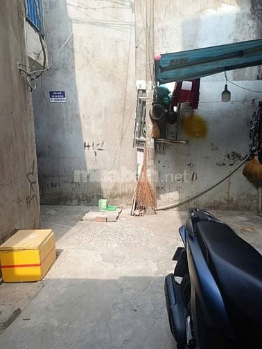 Nhà Cho Thuê : ngay Thoại Ngọc Hầu và Âu Cơ Q.Tân Phú -dt:22m2 trệt 1L