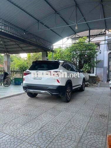 Kia Seltos Deluxe 2021 54000 km Trắng