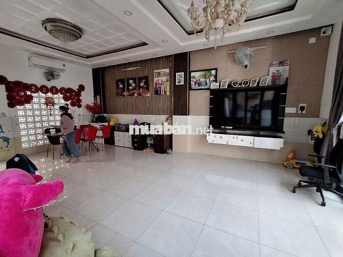 Nhà Ngang 8m2 cực kì hiếm ngay trung tâm ủy ban Nhà bè.