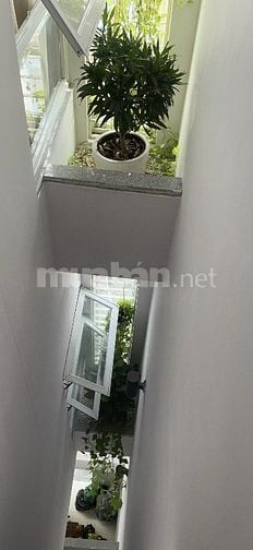 Nhà bán gần chợ Tân Bình, nhà rất kiên cố ở lâu dài nội thất cao cấp !