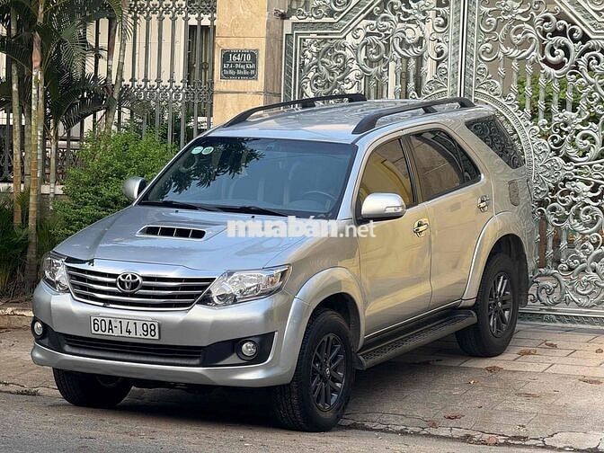 Toyota Fortuner 7 chỗ số sàn- máy Dầu