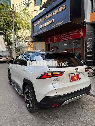 Toyota Yaris Cross 2024 Trắng nóc đen Tự động