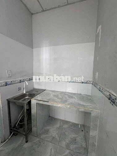 Nhà 2 lầu, điện nước chính thức, có máy lạnh
