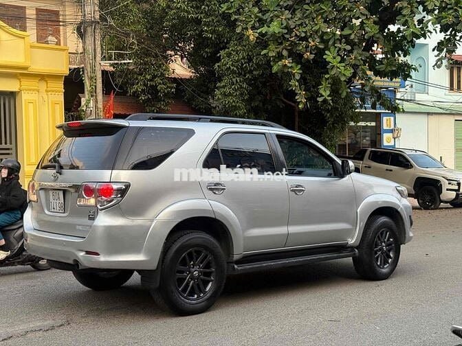 Toyota Fortuner 7 chỗ số sàn- máy Dầu