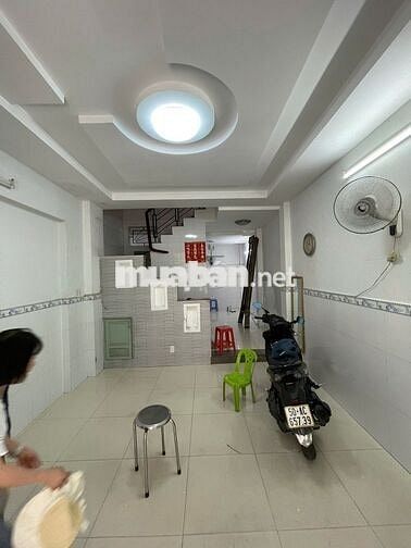 Bán 5,4 tỷ nhà 3 tầng, 4 phòng ngủ, hẻm 5 thông đường Lũy Bán Bích