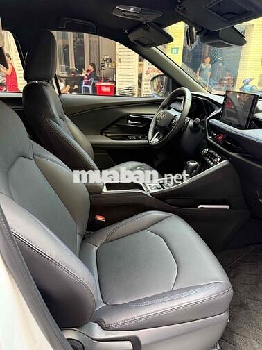 Toyota Yaris Cross 2024 Trắng nóc đen Tự động