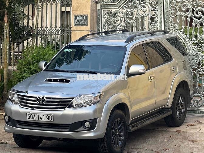 Toyota Fortuner 7 chỗ số sàn- máy Dầu