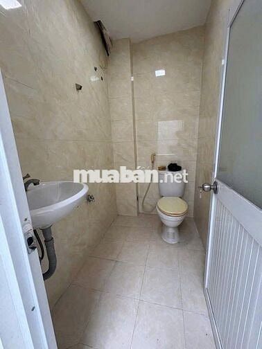 CẦN PASS NHÀ NGUYÊN CĂN – XE HƠI NGỦ TRONG NHÀ----QUẬN 4