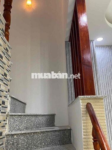 nhà 1 trệt 2 lầu 4 phòng ngủ 3 wc