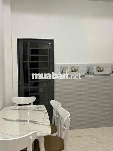 nhà 1 trệt 2 lầu 4 phòng ngủ 3 wc