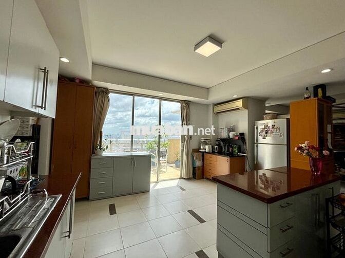 Bán căn hộ chung cư Đất Phương Nam, 141m2, 3PN, căn góc, 7.6 tỷ