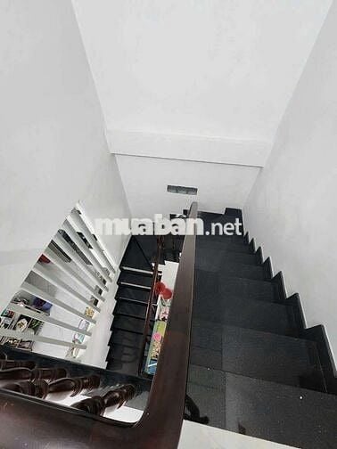 NHÀ GÓC - ĐƯỜNG RỘNG RÃI - 2PN , 3 WC