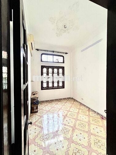 chính chủ cho thuê nhà 4 tầng, 6 phòng cách đường ven Hồ Tây 100m