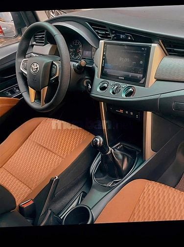 Gia đình bán xe Toyota Innova 2.0E đời cuối 2017 90%new