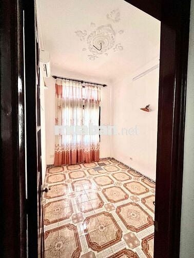 chính chủ cho thuê nhà 4 tầng, 6 phòng cách đường ven Hồ Tây 100m