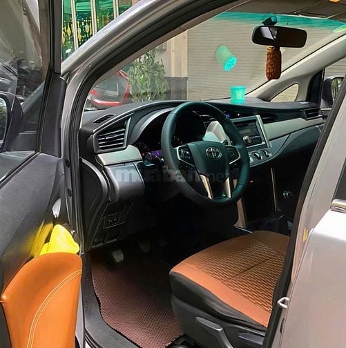 Gia đình bán xe Toyota Innova 2.0E đời cuối 2017 90%new
