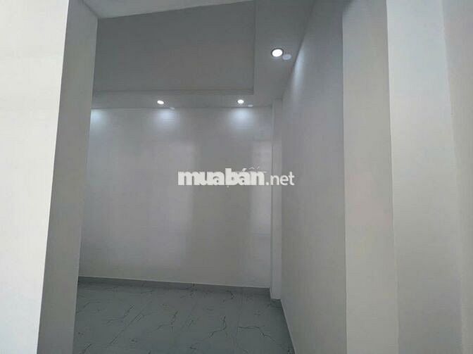 Bán gấp nhà 3 lầu CMT8, quận 10. Hẻm rộng rãi 7m gần chợ Hòa Hưng