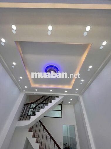 Bán gấp nhà 3 lầu CMT8, quận 10. Hẻm rộng rãi 7m gần chợ Hòa Hưng